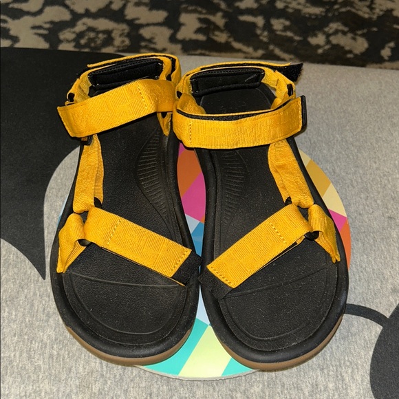 New Mustard color Tevas unisex men’s sz 8/womens sz 9.5 - Picture 9 of 15